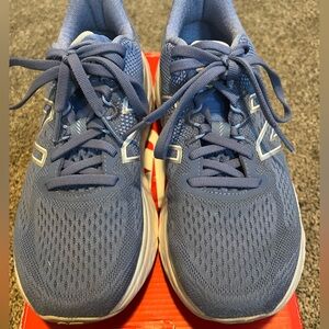 New Balance Women’s Blue Athletic Shoes